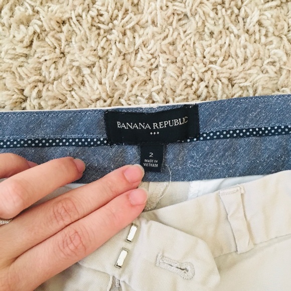 Banana Republic khaki shorts - Picture 3 of 3